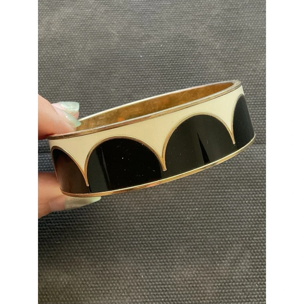 Kate Spade "Ahead of the Curve" hinged bangle bracelet Black & White - Picture 2 of 6